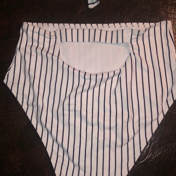 bikini - Picture 3 of 4